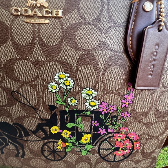 NWT Coach Gallery Tote Horse and Carriage - Picture 11 of 11